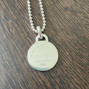 TIFFANY & Co. Sterling Silver Heart Chain Necklace